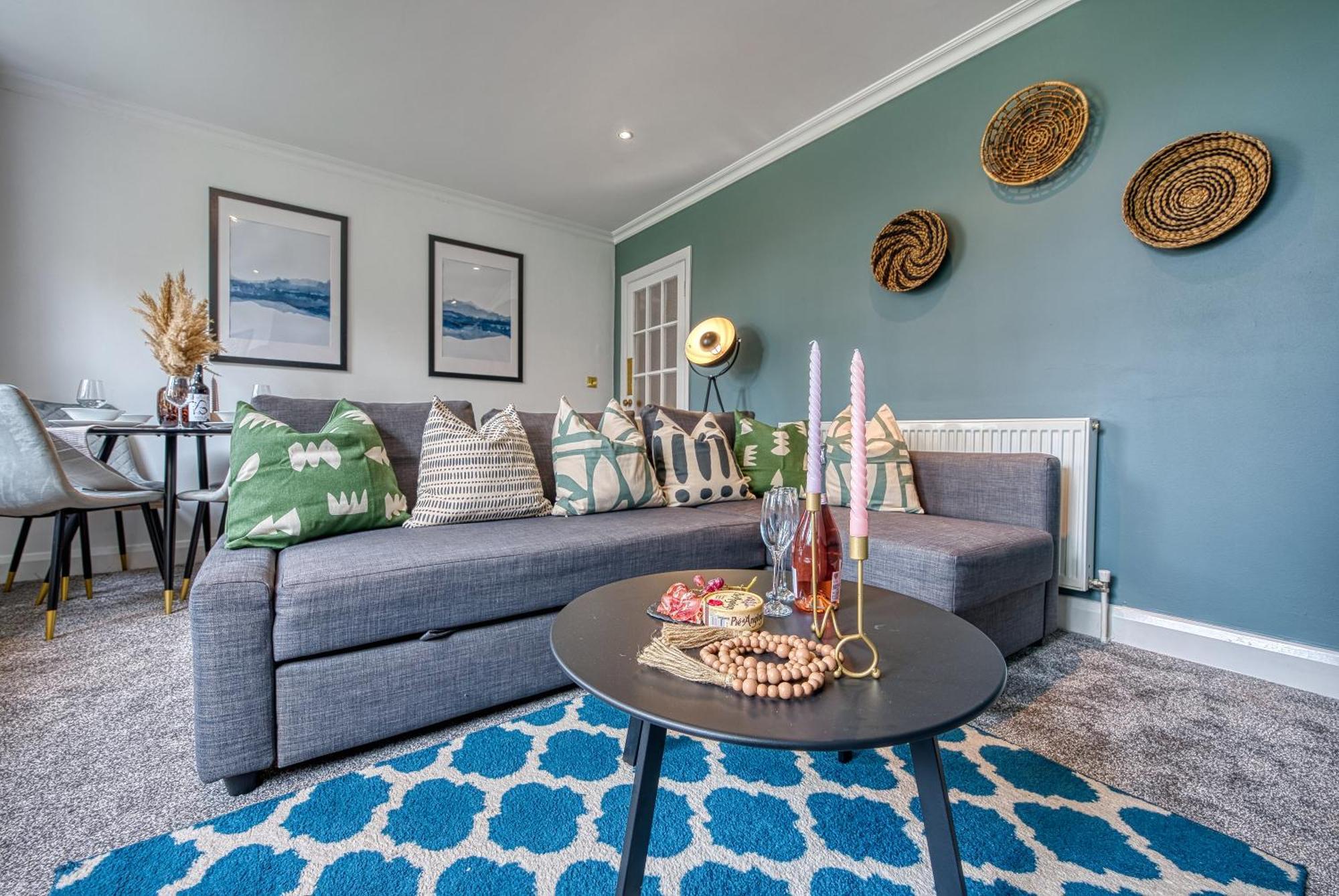 2 Bedroom Stylish Spacious Apt, Sleeps 6, Central Cheltenham, With Free Parking - By Blue Puffin Stays Exterior foto