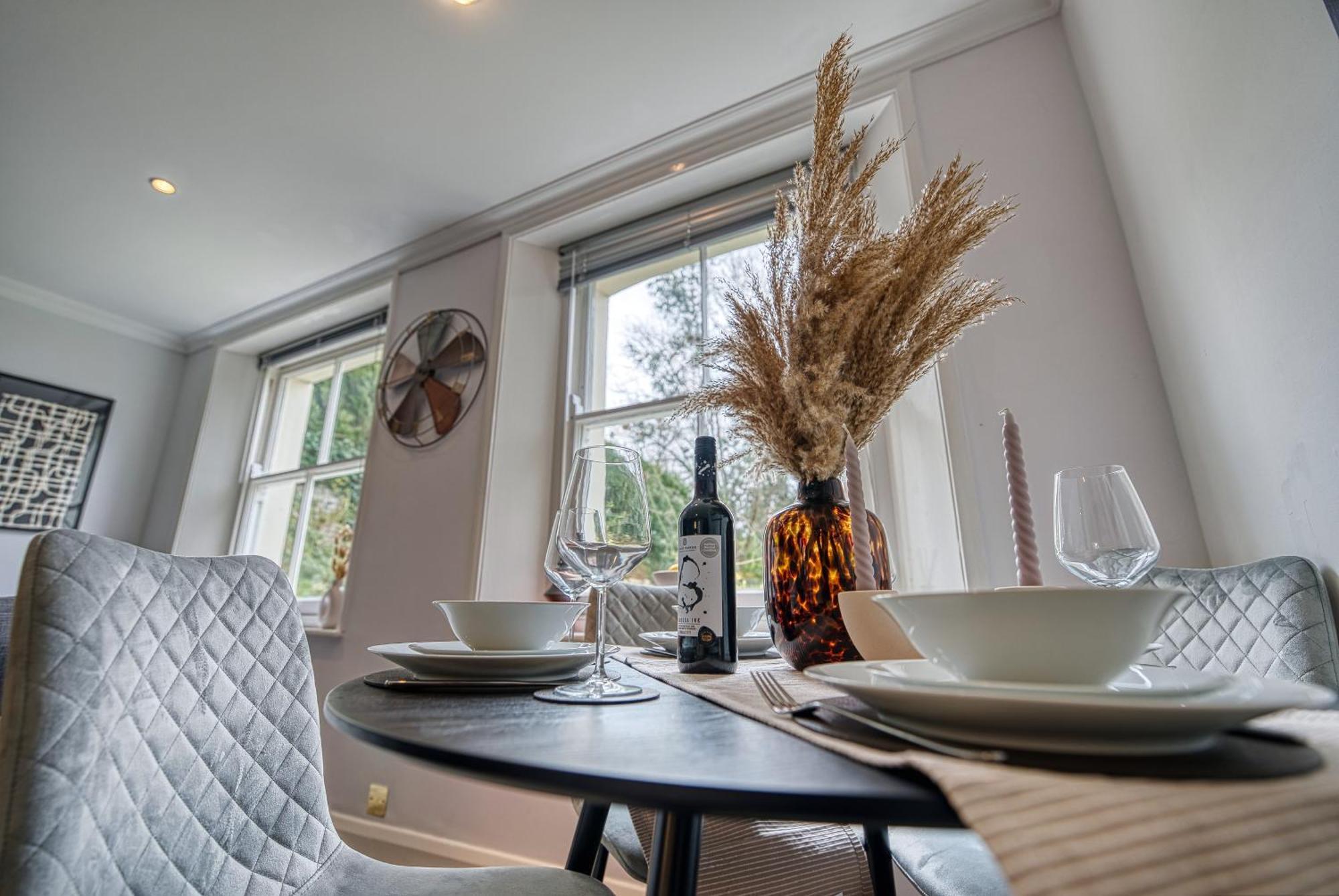 2 Bedroom Stylish Spacious Apt, Sleeps 6, Central Cheltenham, With Free Parking - By Blue Puffin Stays Exterior foto